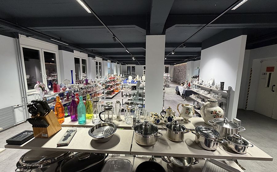 Verkaufsraum mir Regalen